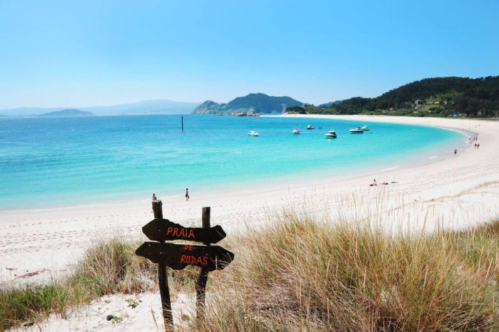 Primera Linea De Playa Rias Baixas, Moana Apartment Luaran gambar