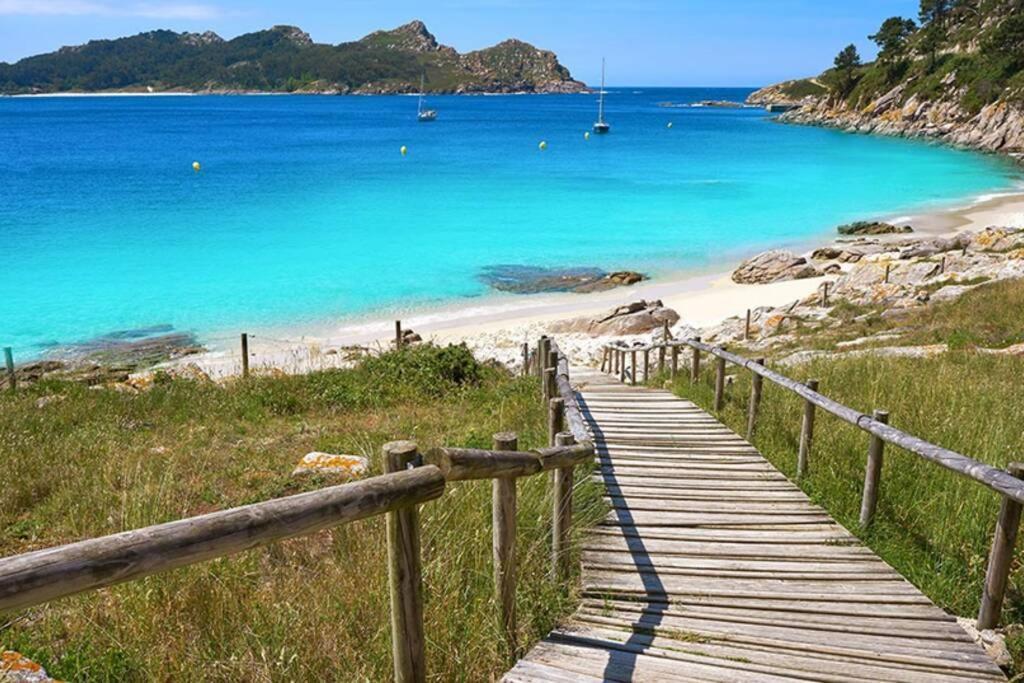 Primera Linea De Playa Rias Baixas, Moana Apartment Luaran gambar
