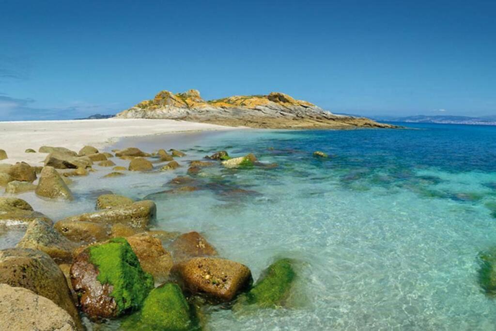 Primera Linea De Playa Rias Baixas, Moana Apartment Luaran gambar